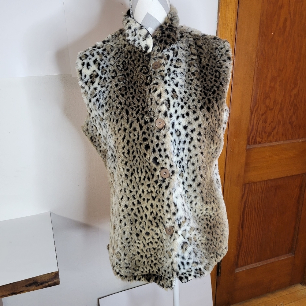 Womans Coldwater Creek Faux Snow Leopard Fur Button Front Vest Size Med